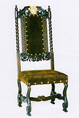 Barokní židle se závitnicemi, potah drásaná kůže